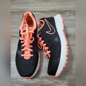 Nike Downshifter 6 Running Shoes Size 8.5